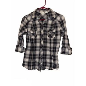 🛍𝐒𝐀𝐋𝐄🛍 Mudd Plaid Button Down Shirt